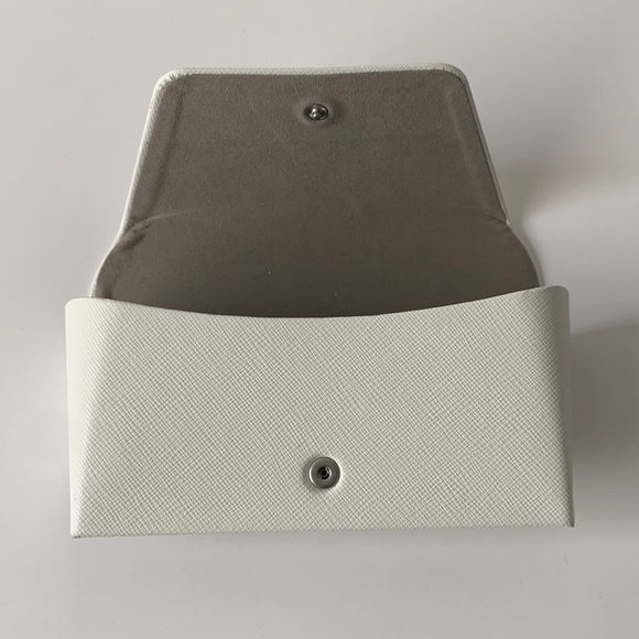 Michael Kors Sunglasses Case and Cloth Like New - Picture 3 of 6